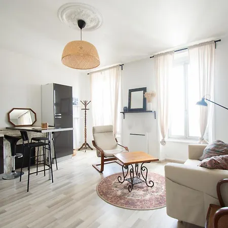 Le Republique I Centre & Vue Apartment